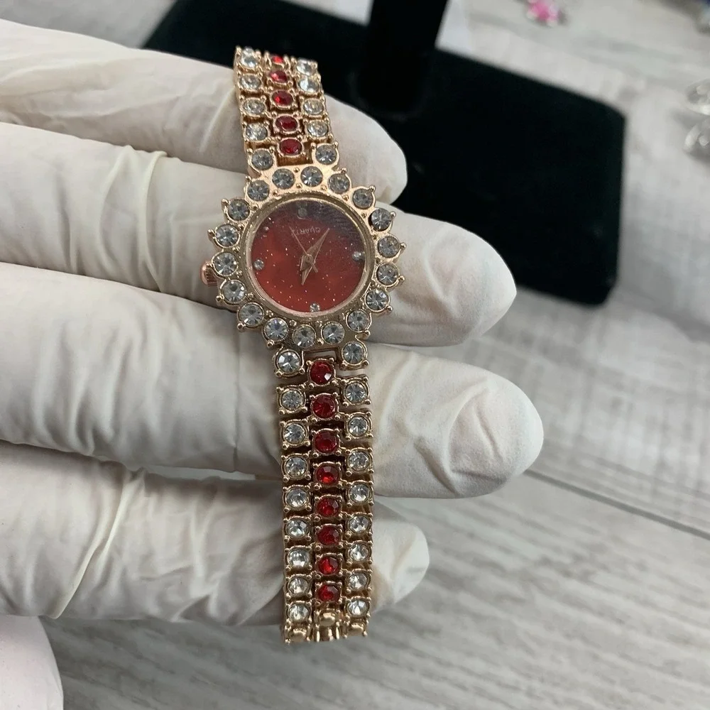 Women's Red Gemmed Quartz Wristwatch Gold Tone‎ Metal Bracelet Analog Dress